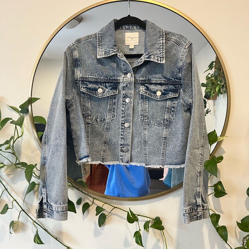 Women’s cropped denim jacket size Large